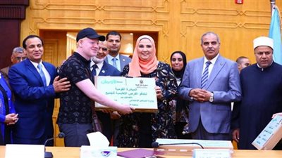 التضامن تهدى ذوي الإعاقة البصرية بالأزهر أجهزة 