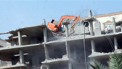 إزالة دور ثالث علوي لمصنع بالمنطقة الصناعية ببساتين الاسماعيلية