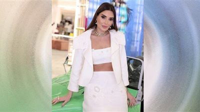 سيرين عبدالنور تواكب الموضة بميكاج ساحر وفستان مثير