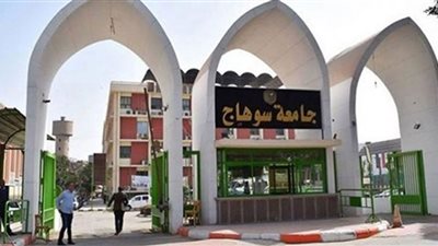 تهنئة 12 باحثاً من علماء جامعة سوهاج لإدراجهم ضمن قائمة ستانفورد الأمريكية لأفضل 2% بالعالم