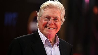 حرب جرثومية.. خالد سليم وحسين فهمي يكشفان دورهما فى 