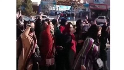 حركة طالبان تطرد النساء من المكتبات العامة في أفغانستان (شاهد)