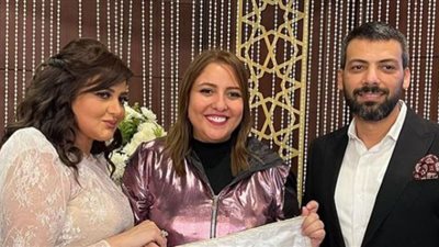 مي كساب تهنئ شذى بعقد قرانها (شاهد)