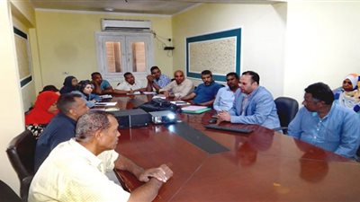 وفد من التخطيط يتابع العمل ببوابة خدمات المحليات الإلكترونية في الأقصر