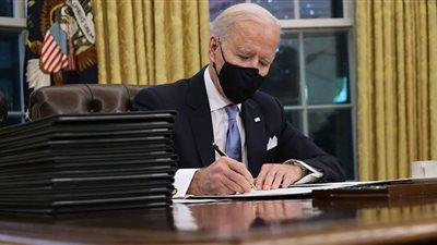 الرئيس الأمريكي يُوقّع على ميزانية الدفاع للعام المُقبل