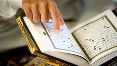حكم قراءة القرآن على غير طهارة.. مستشار المفتي يجيب