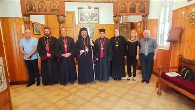 الأنبا إبراهيم إسحق يلتقي مطران السريان الكاثوليك بكوبري القبة (شاهد)