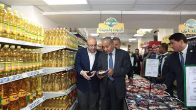 وزير التموين يتفقد الشركة المصرية لتجارة الجملة للتأكد من توافر السلع ببني سويف