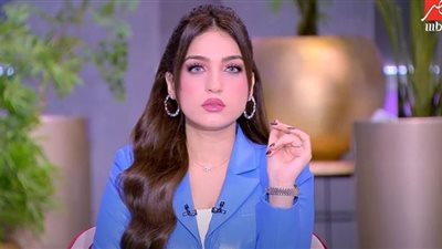 ياسمين عز تنصح السيدات.. لما يدخل الزوج البيت تقومي انتباه