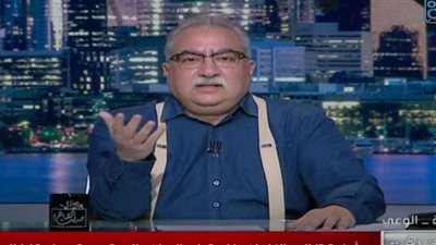 وسائل التواصل مزيفة.. وروادها حاقدون أو مهللون | فيديو