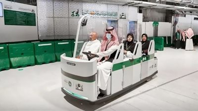 سيارات كهربائية بالمسجد الحرام لمساعدة كبار السن وذوي الإعاقة