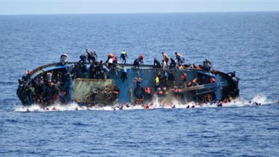 خفر السواحل التونسية ينتشل جثة 15 مهاجرًا بعد غرق قاربهم