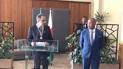 رئيس جمهورية مدغشقر يمنح سفير مصر وسام قائد