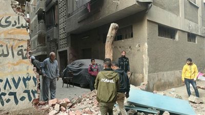 الجيزة تزيل التعديات بشارع قمر الدولة