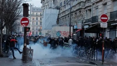 فرنسا على صفيح ساخن والأكراد يشعلون الاحتجاجات