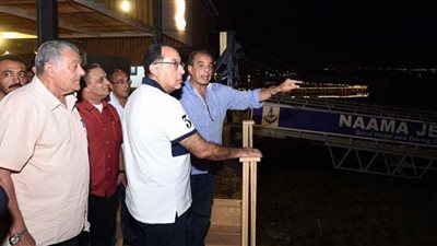 مدبولى يتفقد أول سقالة تخدم رياضة الغوص بجنوب سيناء