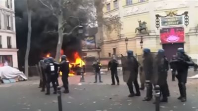 مواجهات دامية بين الشرطة الفرنسية ومتظاهرين أكراد.. فيديو