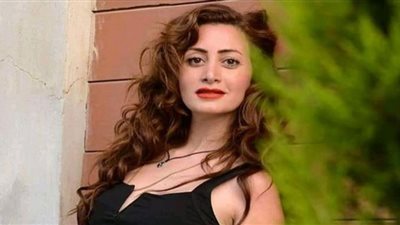 منة تيسير تحيي ذكرى وفاة محمود ياسين على طريقتها الخاصة (شاهد)