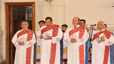 مشاركة الآباء الأساقفة وأعضاء السينودس إلى احتفالية الكاثوليك بعيد الميلاد (صور)