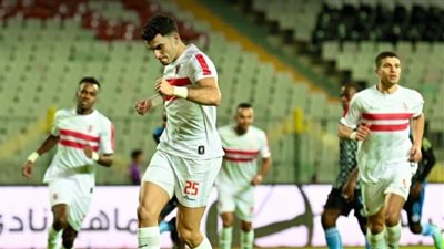 لاعبو الزمالك يحتفلون مع الجماهير بالفوز على فلامبو