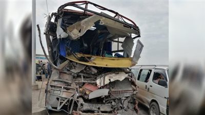إصابة 17 طالبًا في تصادم أتوبيس بسيارة نقل بجمصة