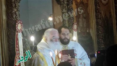 البطريرك ثيودروس يطبق طقس السيامة الكهنوتية لكاهن جديد(صور)