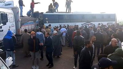 ارتفاع مصابي حادث تصادم أتوبيس بسيارة نقل بطريق جمصة إلى 19 طالبًا
