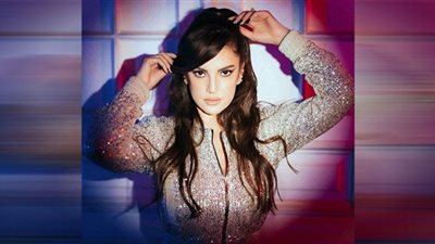 درة تستعرض أنوثتها بإطلالة صيفية ومكياج بسيط (صور)