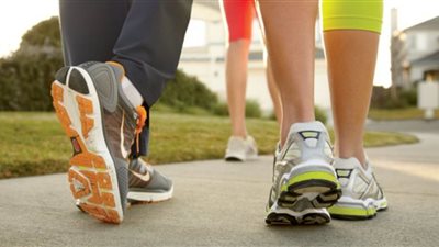 المشي 10 آلاف خطوة يوميًا لا ينقص الوزن