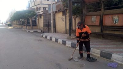 رفع 325 طن قمامة واتربة من الشوارع والميادين بمدينة المنصورة