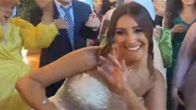 جيلان علاء تتصدر التريند برقصة من حفل الزفاف