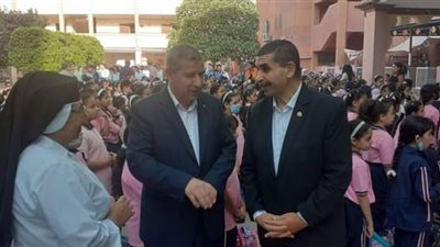 وكيل تعليم الشرقية يتفقد مدرسة النوتر دام بإدارة شرق