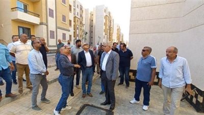 وزير الإسكان يتابع موقف عدد من المشروعات بـ 
