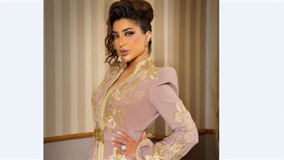 دنيا بطمة بالقفطان المغربي في إطلالة أنيقة