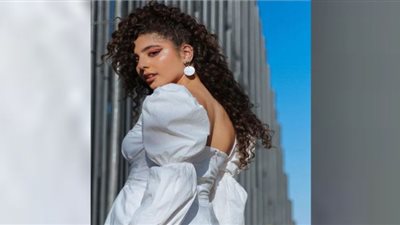 مايان السيد تهوس جمهورها بالأبيض القصير (صور)