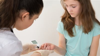 4 علامات خفيِّة تظهر صباحًا تكشف إصابتك بمرض السكري.. احذر