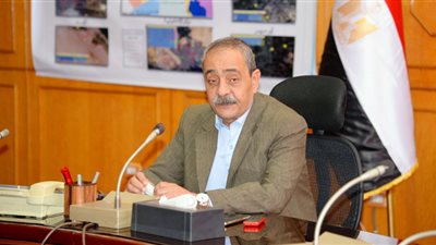 محافظ الإسماعيلية يُهنئ الأقباط الكاثوليك بعيد الميلاد المجيد