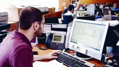 تراجع الطلب على الوظائف فى الصناعة.. وقطاع تكنولوجيا المعلومات الأكثر طلبًا