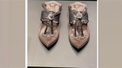 نسخة من حذاء النبي في السعودية (شاهد)