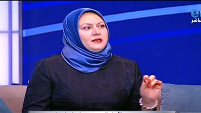 روسية تتغزل برجال مصر: معروفين برومانسيتهم (فيديو)