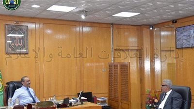 محافظ الإسماعيلية يبحث سبل التعاون في مجال الخدمات الطبية