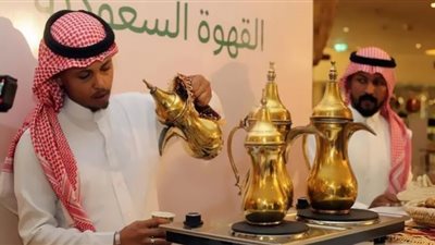 القهوة السعودية تصل جامعة القاهرة وتسحر الحضور