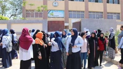 بدء توزيع شهادات نجاح الثانوية العامة في المدارس