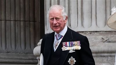 ملك بريطانيا يحيي ذكرى والدته في رسالة عيد الميلاد