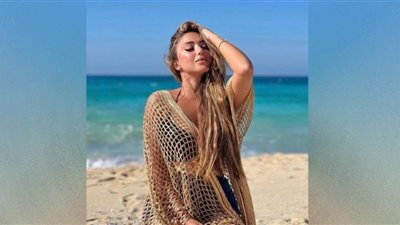 والد سارة سلامة يثير الجدل بتعليق ساخن على ملابسها الجريئة (فيديو)