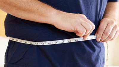 طريقة بسيطة لمنع زيادة الوزن.. طبيب يوضح