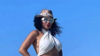 رانيا يوسف بالبطن المكشوف.. احكم علىّ أو اصمت (صور)