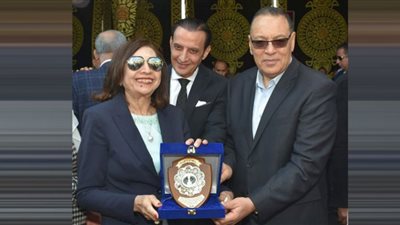 رابطة المرأة العربية تُكرِّم محافظ الشرقية لاهتمامه بقضايا المرأة