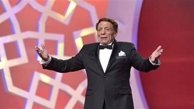 التوازن بين المسرح والسينما.. سر نجاح عادل إمام