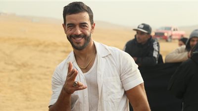 تفاصيل اقتحام أول مصري للسينما الهندية (فيديو)
